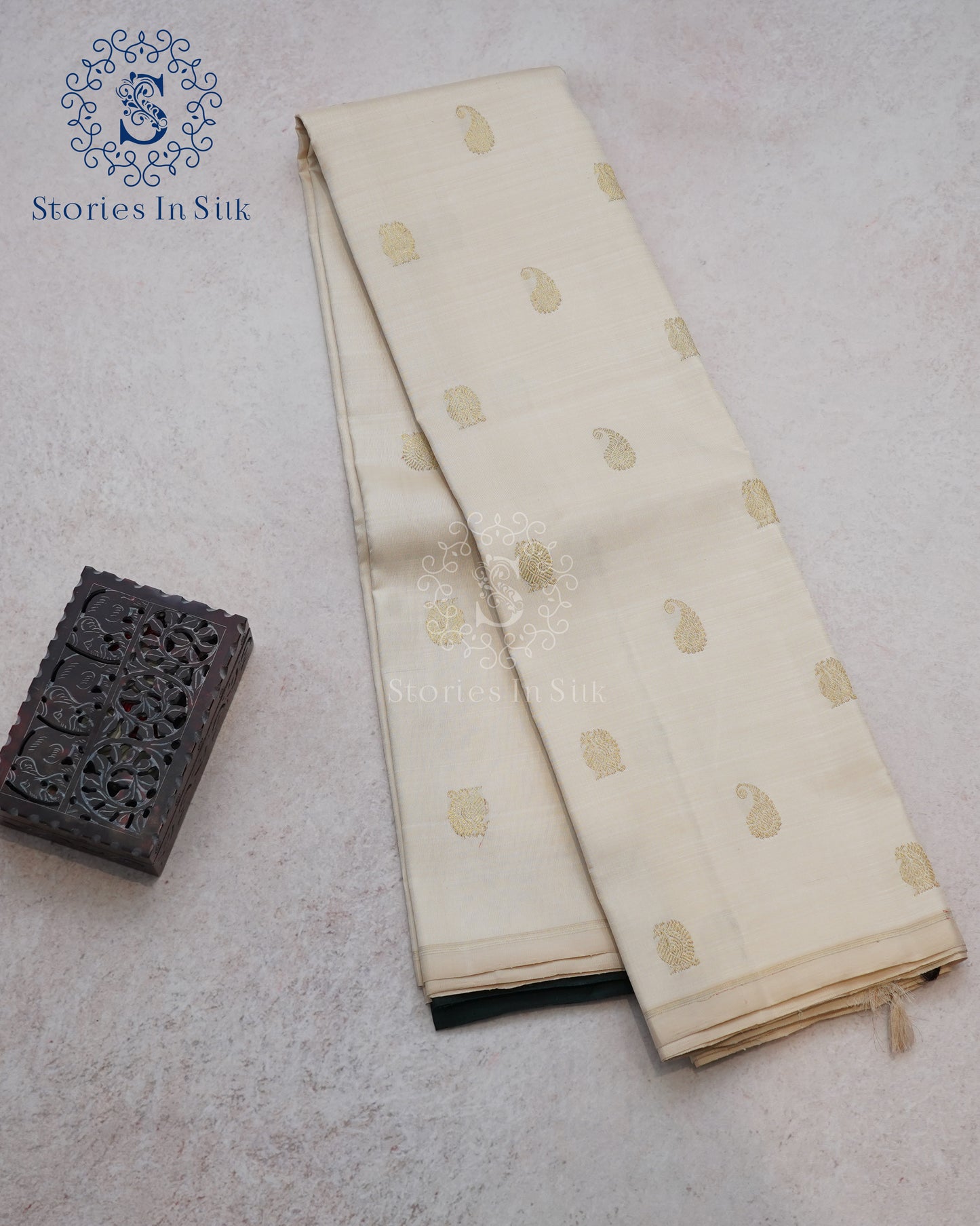 Ivory Elegance Borderless Silk Saree - KS016